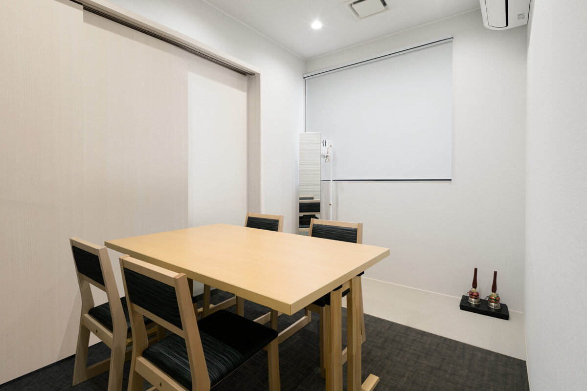 家族葬のファミーユ 四日市笹川通り 導師控え室（10/20枚）