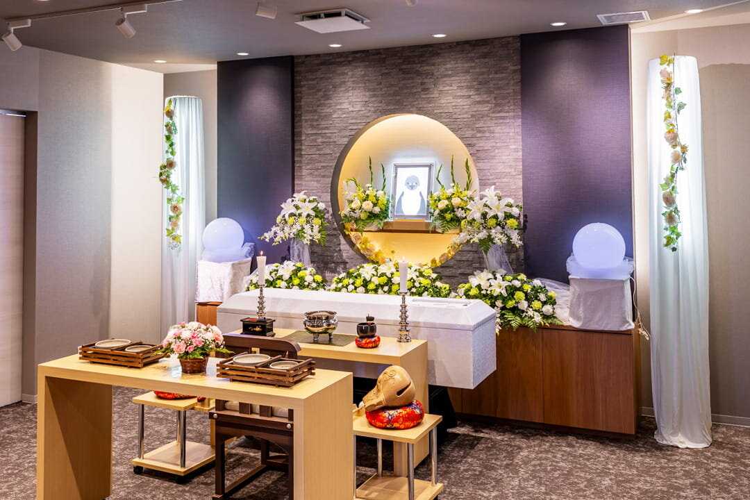 家族葬のファミーユ 浦和原山ホール　祭壇②（5/20枚）