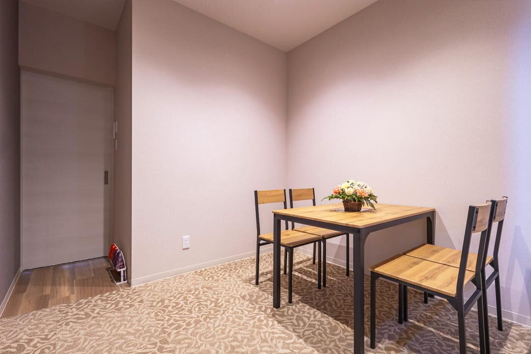 家族葬のファミーユ 浦和原山ホール　導師控え室（9/20枚）