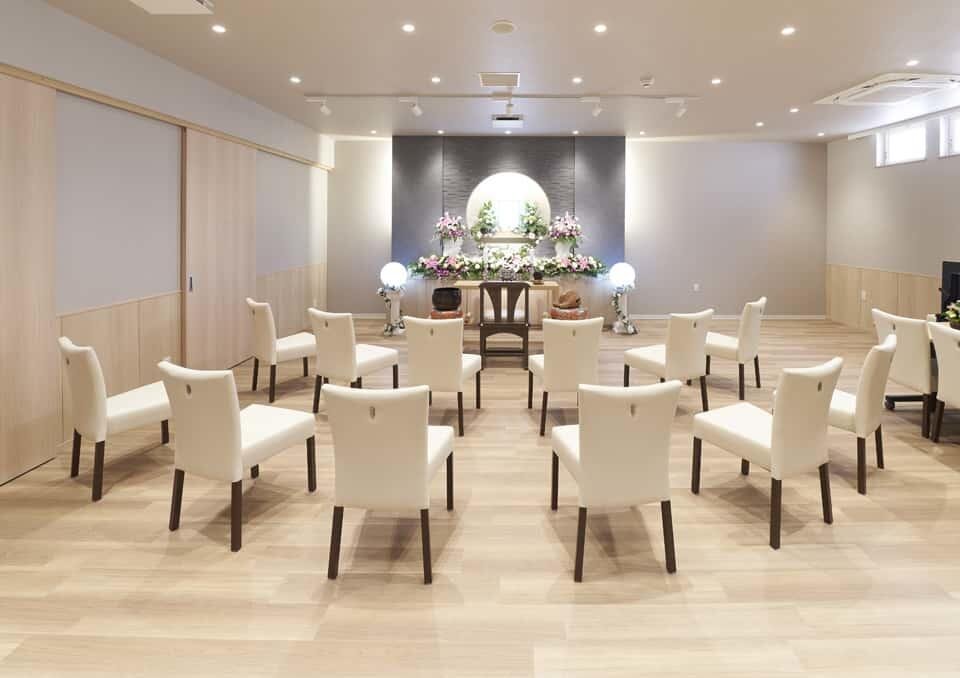 家族葬のファミーユ 井土ヶ谷ホール　式場①（2/16枚）