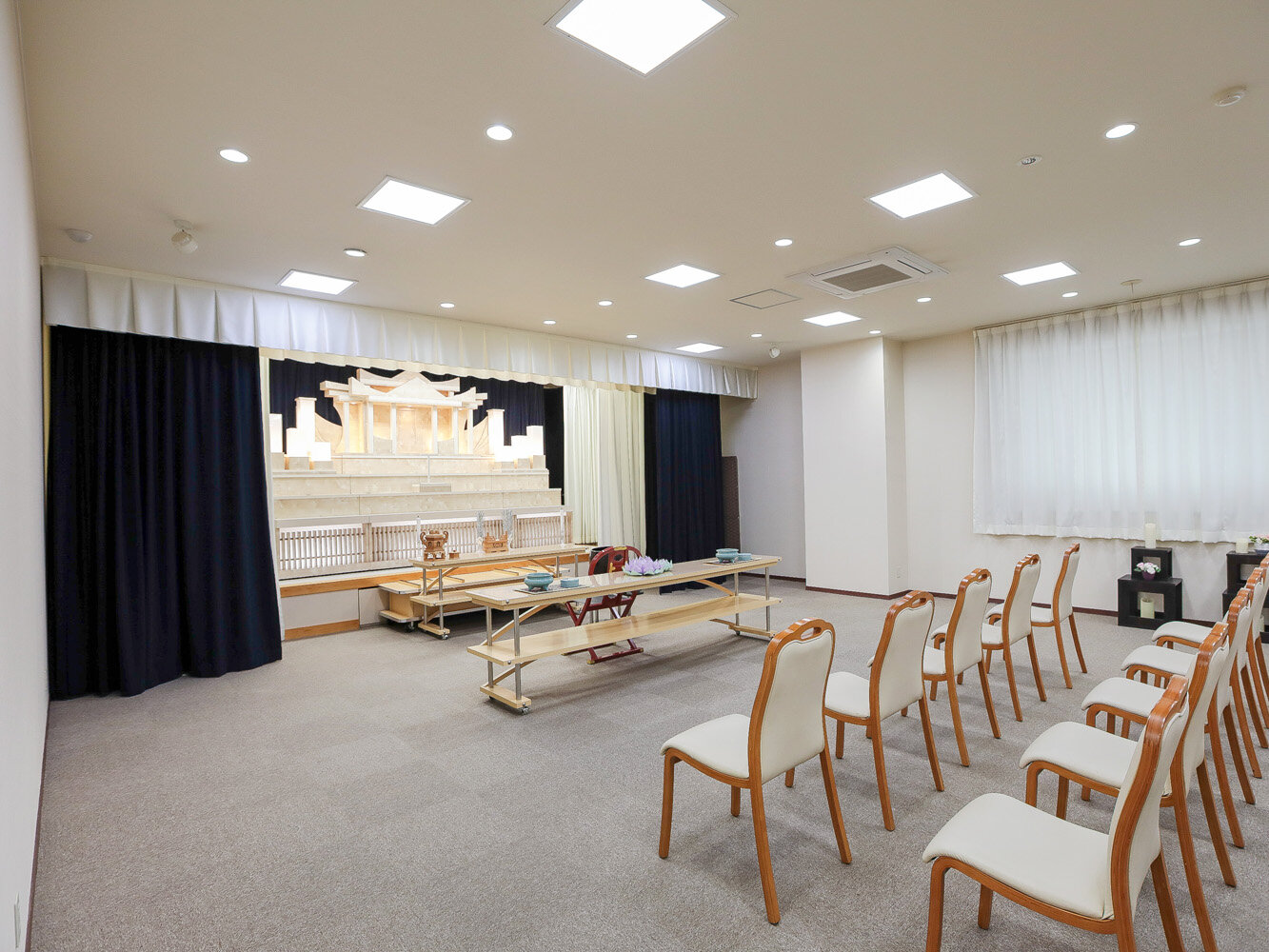 家族葬のファミーユ 長嶺西ホール　式場②（3/19枚）