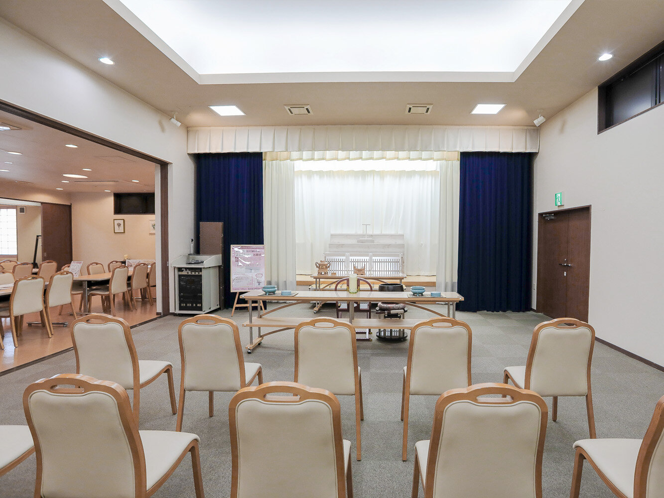 家族葬のファミーユ 龍田ホール　式場①（2/17枚）