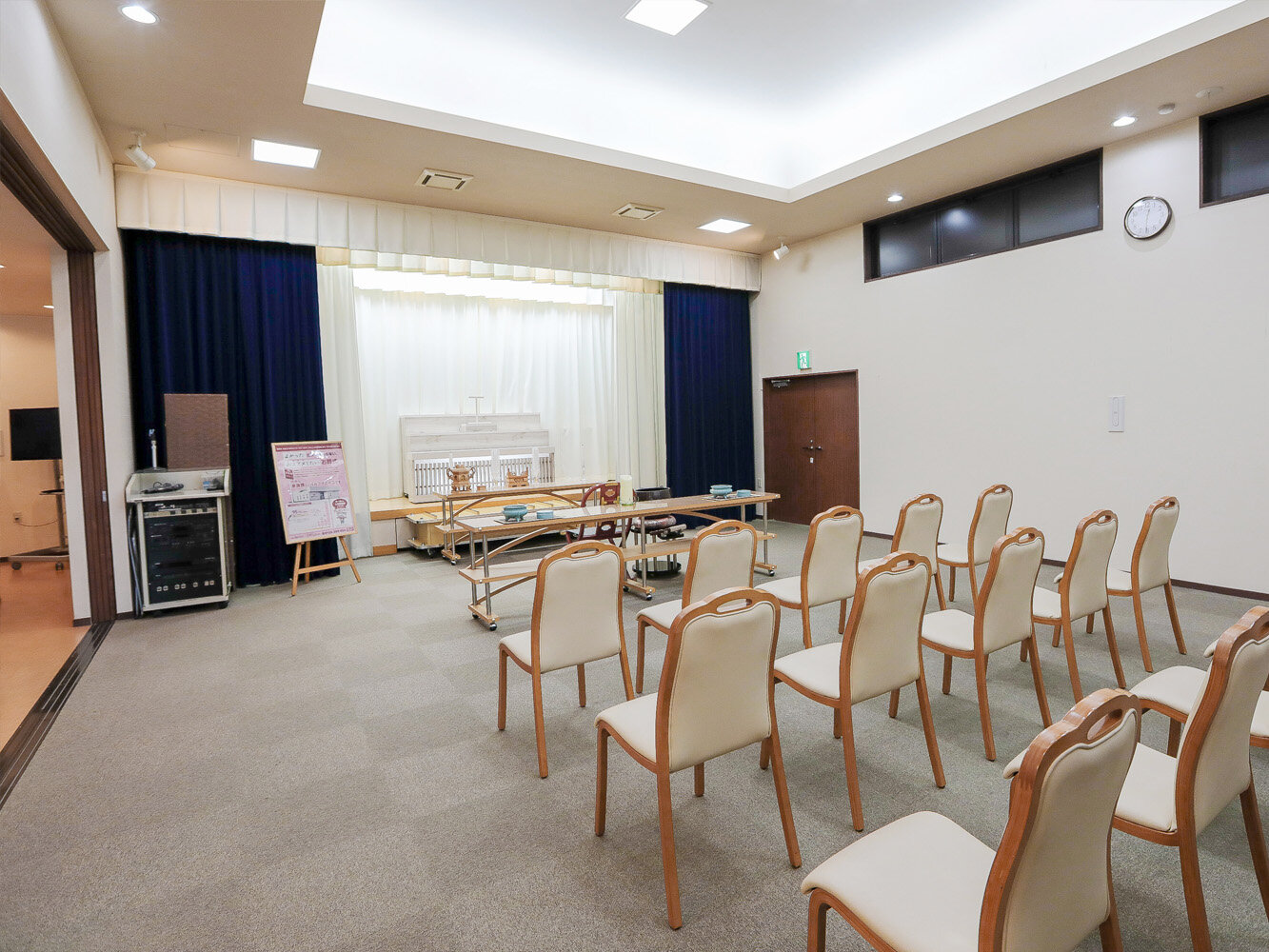 家族葬のファミーユ 龍田ホール　式場②（3/17枚）