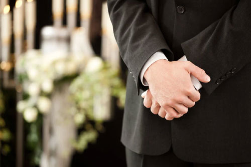 誰が喪主になるべき？葬儀での喪主の役割や注意点を解説